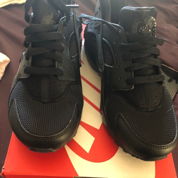 Nike Other - Nike Black Huarache Sz 6.5